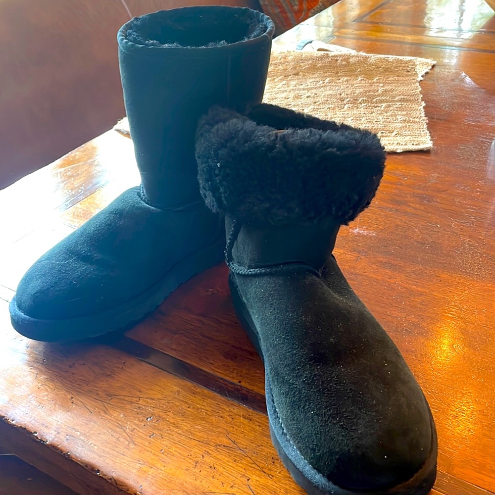 Gently used UGG slip on boots.